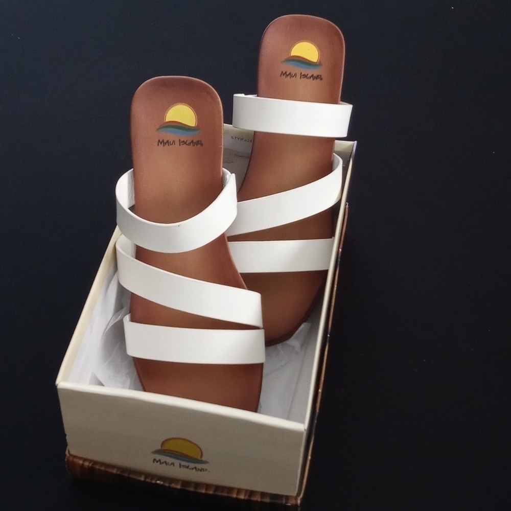 NIB Maui Island sandal size 10M